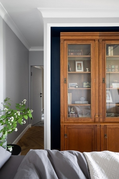 До и после: как дизайнеры превратили темную квартиру с ремонтом из 2000-х в светлый стильный интерьер | ivd.ru