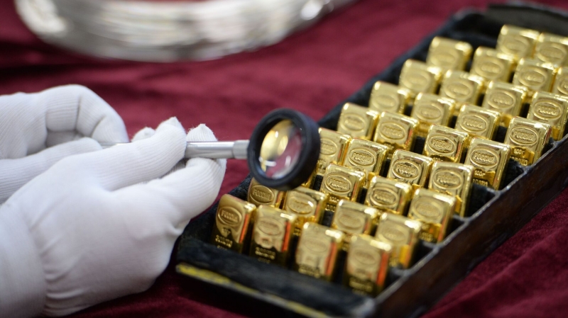 ЦБ с 28 марта возобновит покупки золота у банков